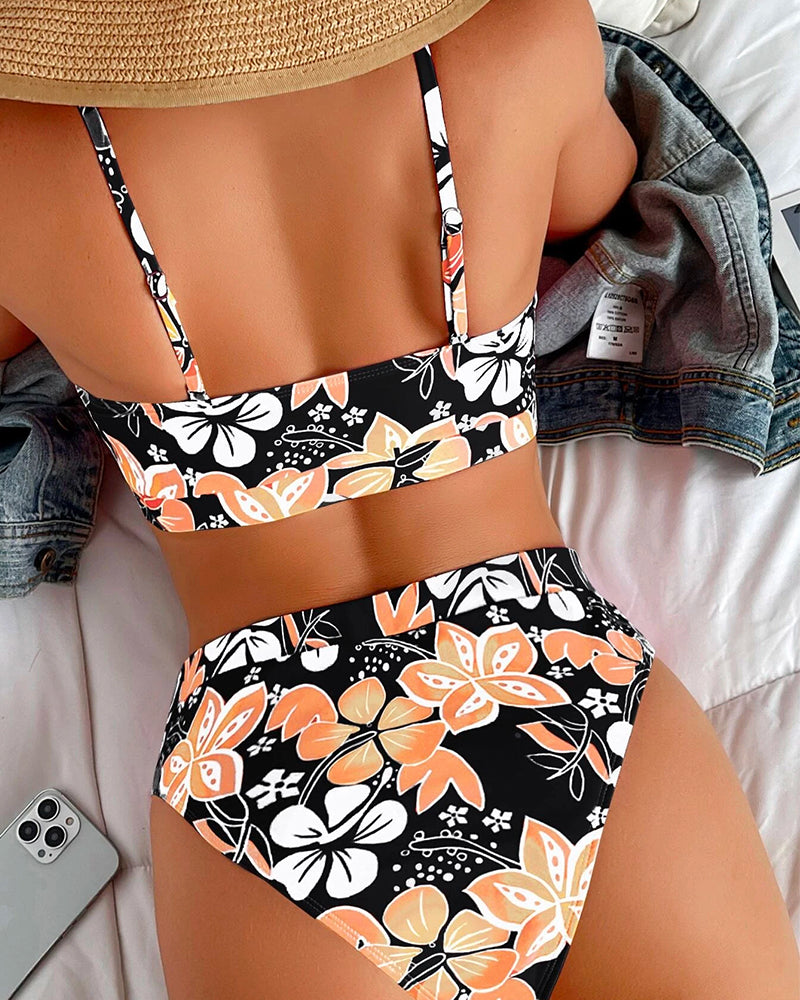 Yvessa | Bikini with floral pattern