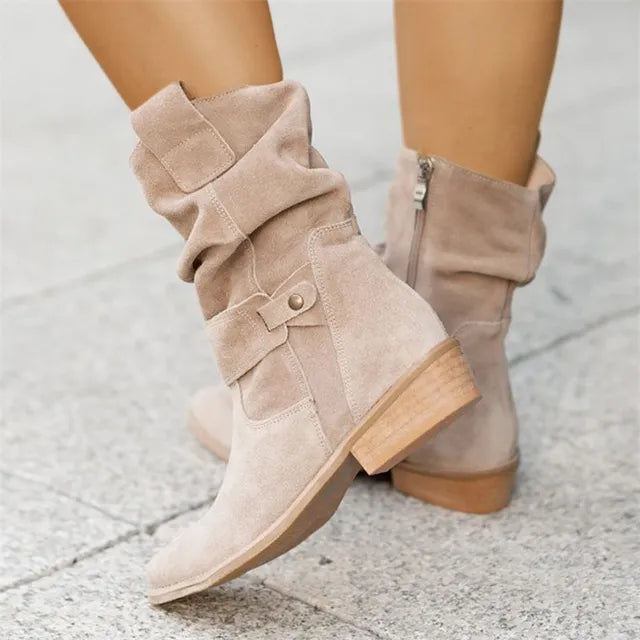 suede laarsje met lage hak en ronde neus