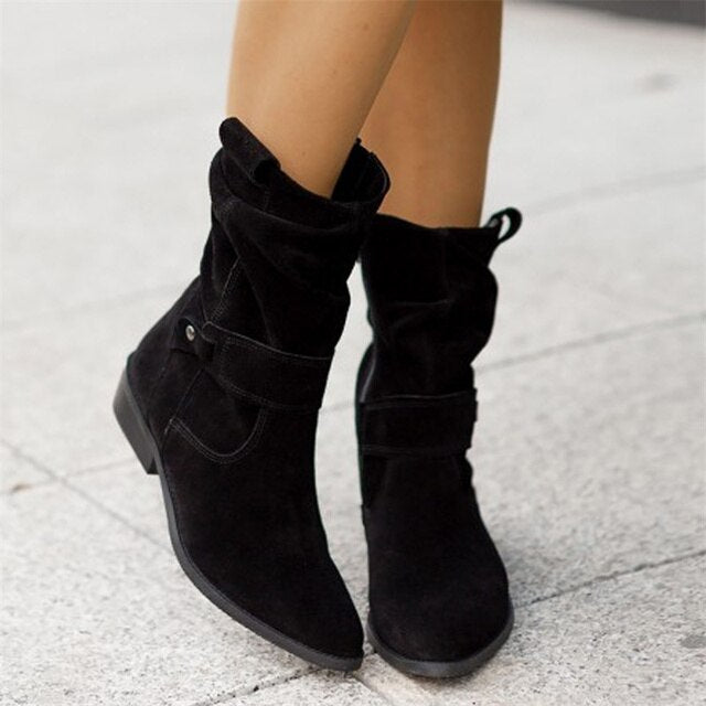 suede laarsje met lage hak en ronde neus