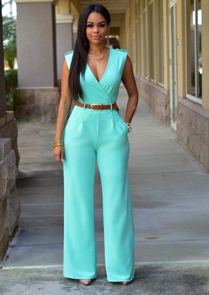 Thalina Jumpsuit - Elegante mouwloze jumpsuit met een flatterende hoge taille en diepe V-hals, perfect voor speciale gelegenheden en avondjes uit. Gemaakt van zacht polyester voor comfort en een luxe uitstraling. Verkrijgbaar in Green, Black, Pink, Orange, Red, White, Light blue, Ocean blue, PinkRed en Grey, en maten XS-2XL. Combineer stijl en verfijning met de Thalina Jumpsuit. Bestel nu en maak een onvergetelijke indruk!