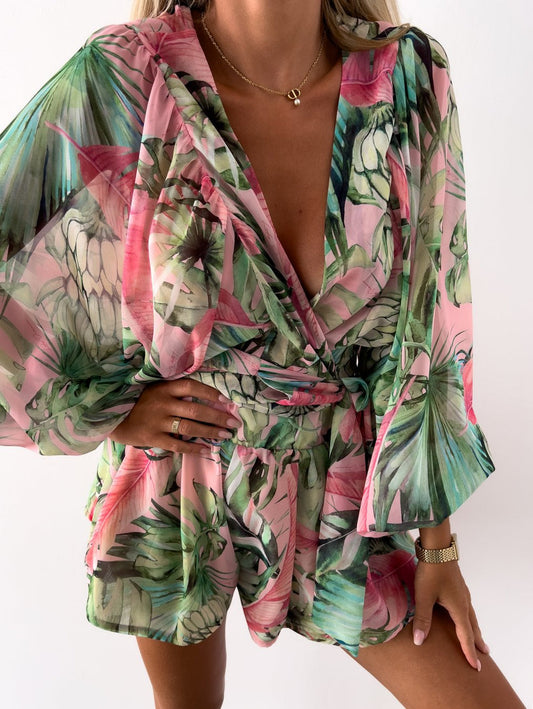 Vespera | Zomer Strandpakje - Ervaar moeiteloze stijl en comfort met de Vespera, perfect voor zomerse dagen. Gemaakt van luchtige, zachte stoffen die ideaal zijn voor strandwandelingen, terrasjes of avondfeestjes. Verkrijgbaar in Green, Pink, Blue, Red en White, in maten XS-2XL. Combineer eenvoudig met sandalen en accessoires voor een chique zomerse look. Duurzaam, veelzijdig en modieus, de Vespera is een must-have voor je zomergarderobe. Bestel nu en upgrade je stijl!